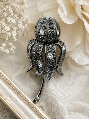 Kenneth Jay Lane KJL Gunmetal Black Crystal 3D Flower Brooch Pin 3” Orig Paperwo